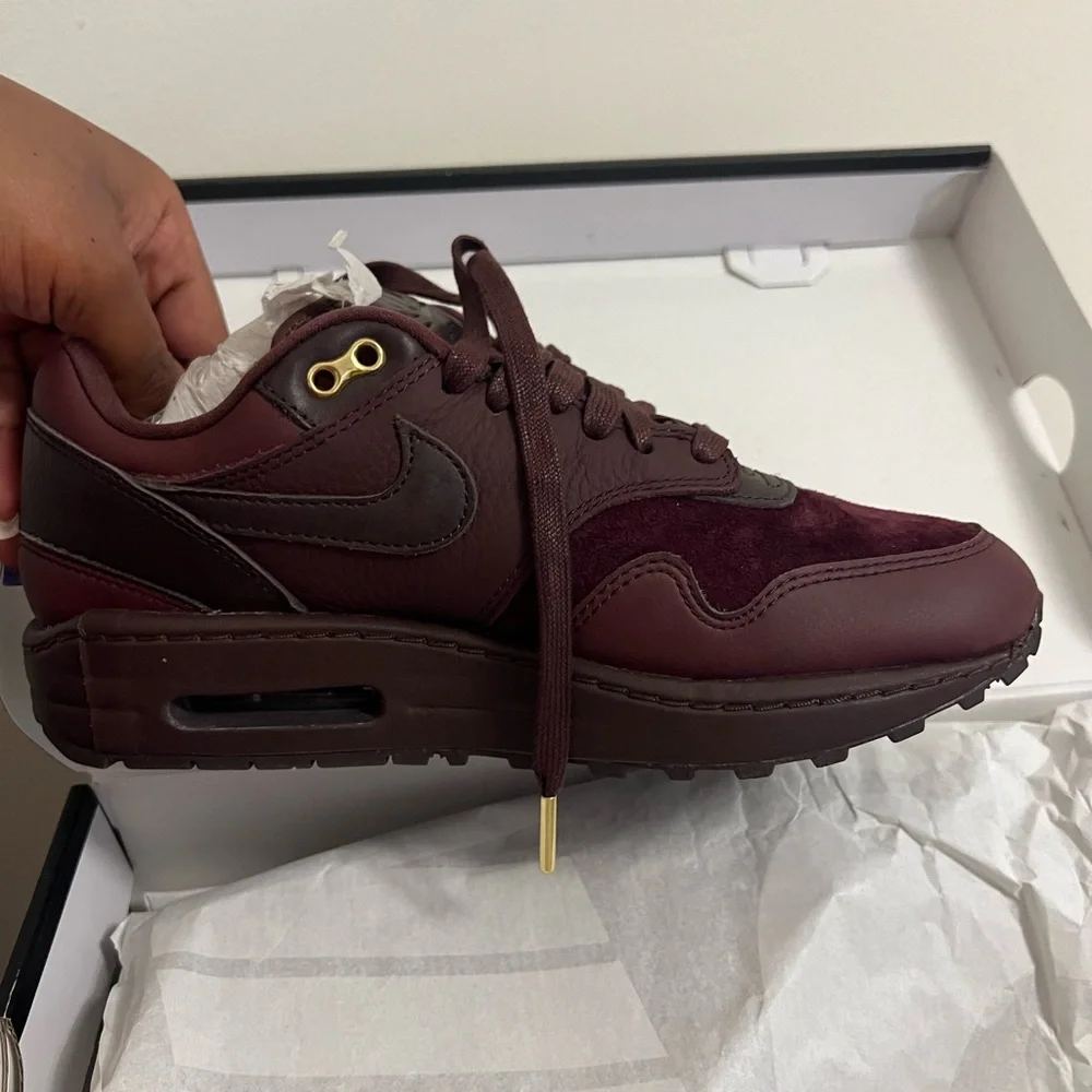 Nike Men's Maroon/Burgundy Leather Air Max Sneaker